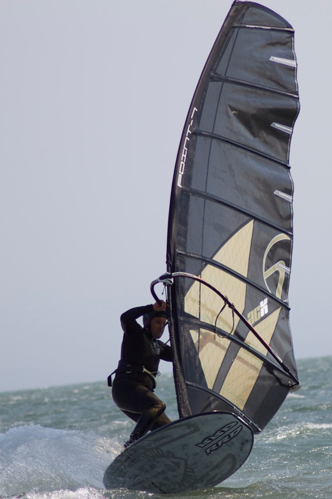 Arm bent nose up gybe